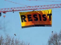 Активисты Гринпис захватили кран в Вашингтоне