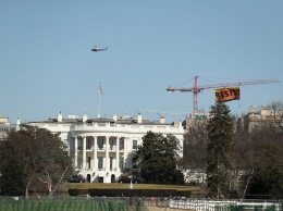 Greenpeace развернул над Вашингтоном транспарант надписью "Сопротивляйтесь"
