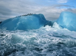 Ученые изучают антарктический голубой лед с космической пылью
