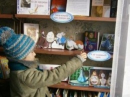 В библиотеках Добропольского района оформлены книжные выставки ко дню рождения Льюиса Кэрролла