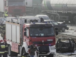 В Польше из-за сильного тумана столкнулись более 60 авто