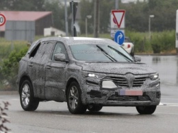 Renault вывел на тесты новый Koleos