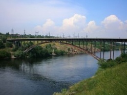 В Запорожье мужчина покончил с собой, спрыгнув с Арочного моста