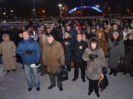 В Запорожье на акцию, посвященную годовщине разгона Майдана, пришел Шацкий и еще сотня горожан