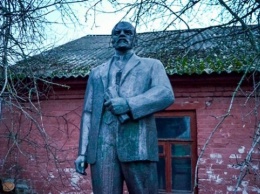 Нежинского Ленина пустят с аукциона вместе с постаментом
