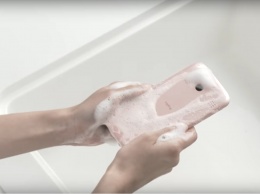 В Японии создали смартфон, который можно мыть в воде