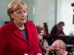 Меркель может сохранить кресло канцлера благодаря Трампу и Путину - WP