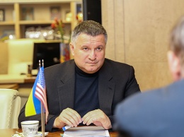 Аваков заявил, что за правопорядок в районе блокады в Луганской обл. отвечают ВСУ и СБУ