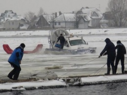 Спасатели ищут пропавшего рыбака в Киевской области