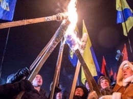 В Харькове в память о Героях Крут устроили факельное шествие (Фото, Видео)