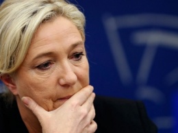 Европарламент начнет вычитывать из зарплаты Марин Ле Пен около 50%