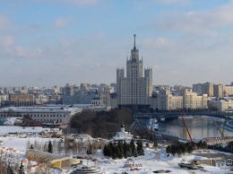 В парке "Зарядье" в Москве нашли медальон XVI века с розой Тюдоров