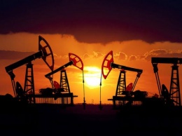 Число нефтяных буровых установок в США достигло максимума с 2015 года