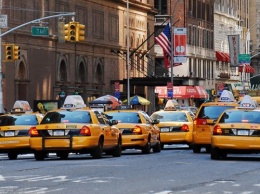 Сервис такси Lyft впервые обошел Uber