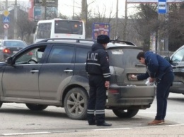 После рейда ГИБДД "забывчивые" севастопольцы бросились менять украинские права