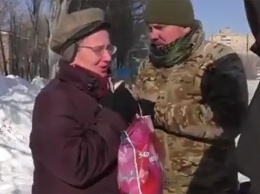 Не сдавайте нас боевикам: сеть впечатлило видео с жительницей Авдеевки