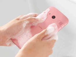 Kyocera представила смартфон, не боящийся воды и моющих средств