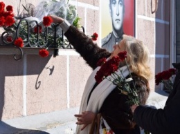 В центре Симферополя прошел траурный митинг в память об Амет-Хане Султане (ФОТО)