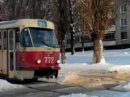 В Харькове пассажирке зажало ногу дверью трамвая: пострадавшую доставили в больницу