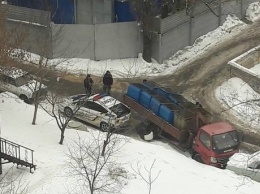 В Харькове беспилотный мусоровоз протаранил полицейскую машину