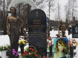 Сестра Жанны Фриске обновила снимок на ее могиле