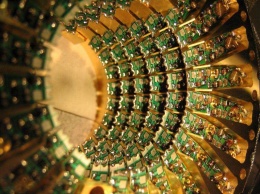 Ученые построят квантовый компьютер масштабом с футбольное поле