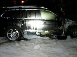 В центре Николаева по неизвестным причинам сгорел внедорожник Mercedes