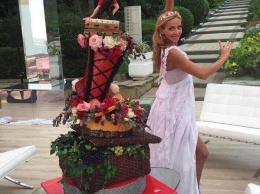 Яна Рудковская показала сказочный торт со свадьбы Навки и Пескова