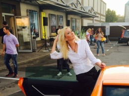 "Кися, выложи это все в интернет": в Киеве блондинка наехала на полицейского