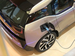 Владельцы BMW i3 смогут подзаработать за зарядку машин в неудобное время