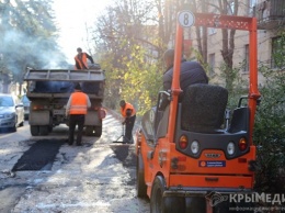 На выходных в Симферополе начнут ремонтировать дороги по «карте ям»