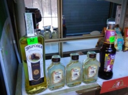 В Каменском изъяли нелегальный алкоголь из киоска на Ухтомского
