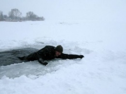 В Днепре спасатели напомнили жителям о безопасности на льду