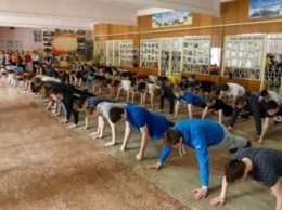 Харьковские школьники поддержали военных в 22PushUpChallenge (ФОТО)