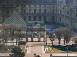 В Париже произошло нападение на Лувр