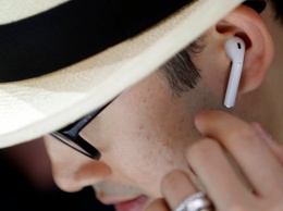 Apple исправит проблемы с гарнитурой AirPods