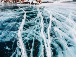 Замороженный Байкал, глубочайшое и самое древнее озеро на Земле