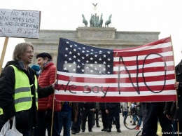 "Мы говорим нет": в Берлине и Лондоне прошли акции протеста против политики Трампа