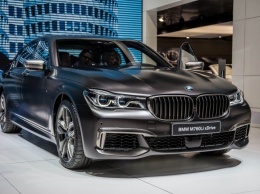 BMW M760Li: Немцы скинули в Сеть пару слов о новинке