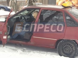 Смерть таксиста за рулем привела к ДТП в Киеве