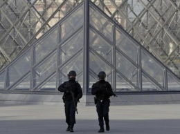 Стрельба у Лувра: нападающего арестовали после улучшения состояния
