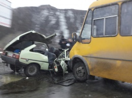 Жуткое ДТП с маршруткой в Запорожье: 1 человек погиб, 5 получили травмы