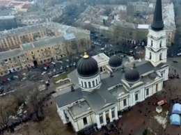 Очередь одесситов к Пантелеймону показали с высоты птичьего полета (ВИДЕО)