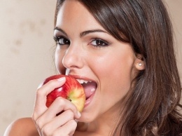 Диетологи назвали самую полезную часть яблока