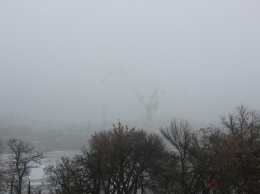 Плотный туман окутал Николаев (фотофакт)