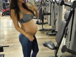 Беременная Оксана Самойлова продолжает тренировки в спортзале