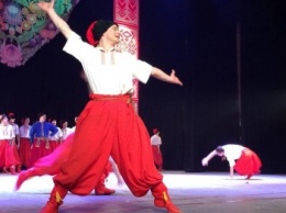 Мариупольцы увидели танцы в исполнении легендарного ансамбля им. Вирского (ФОТО, ВИДЕО)