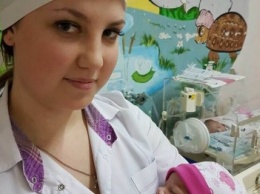 У маленькой девочки, которую мать оставила в подъезде скоро появится настоящая семья