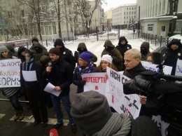 "Судебная реформа": На Банковой установили памятник Порошенко-лгуну