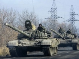 В Макеевку прибыла батальонно-тактическая группа российских войск в составе которой 8 танков и четыре «Акации»